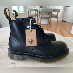 Dr Martens 101 6 Eye Boots